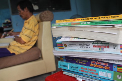 Ba cha con miệt mài cùng ôn tập, cùng thi khối B - ảnh 2