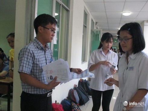 Điểm thi phân hóa mạnh, dự kiến điểm chuẩn có thể giảm - ảnh 1