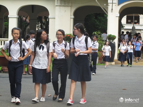 TPHCM: Nhiều trường lấy điểm xét tuyển bằng điểm sàn - ảnh 1
