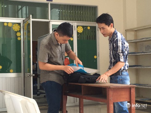 Các trường ĐH lớn ồ ạt hạ điểm chuẩn, tuyển hàng nghìn chỉ tiêu bổ sung - ảnh 1