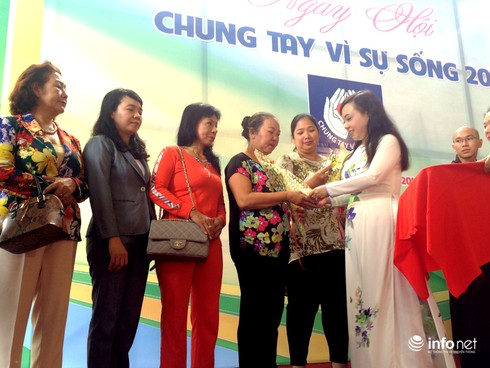 Ca sĩ Phi Hùng đăng ký hiến mô tạng để