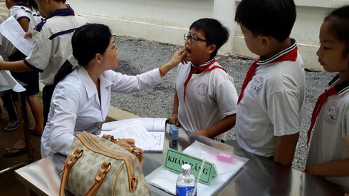 Không được ghi “bệnh tâm thần” trong sổ khám sức khỏe học sinh - ảnh 1