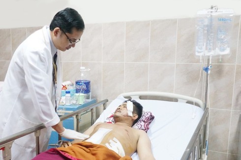 Hai nạn nhân nguy kịch được cứu sống nhờ trạm cấp cứu vệ tinh - ảnh 1