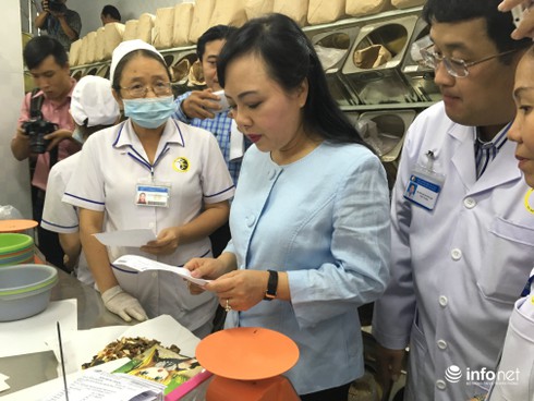 Bộ trưởng Nguyễn Thị Kim Tiến: Cần phát triển y học cổ truyền trong dân - ảnh 1