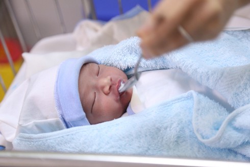 Bé gái bị bỏ rơi đã về với vòng tay cha mẹ - ảnh 3
