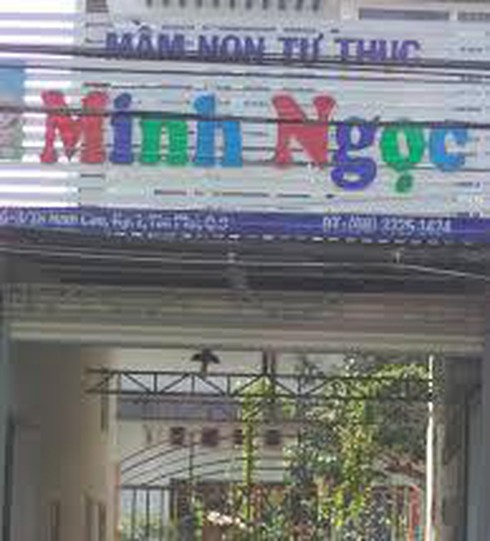 Bé trai bị buộc dây thun vào dương vật: Vẫn chờ kết quả điều tra - ảnh 1