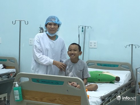 Những chuyện chưa kể sau ca ghép gan 14 tiếng cho cậu bé 10 tuổi - ảnh 3