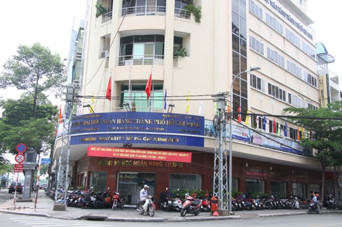 ĐH Ngân hàng TP.HCM lên tiếng về những lùm xùm của Hiệu trưởng Lý Hoàng Ánh - ảnh 1