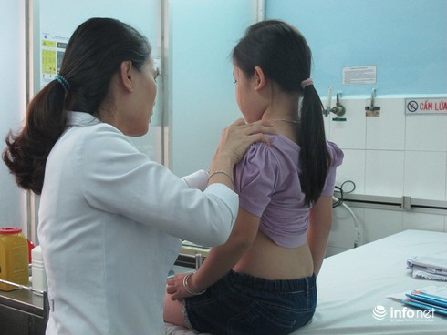 Báo động trẻ dậy thì sớm gia tăng nhanh - ảnh 1