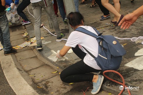 Ngập tràn rác sau buổi lễ Diễu binh, diễu hành - ảnh 7