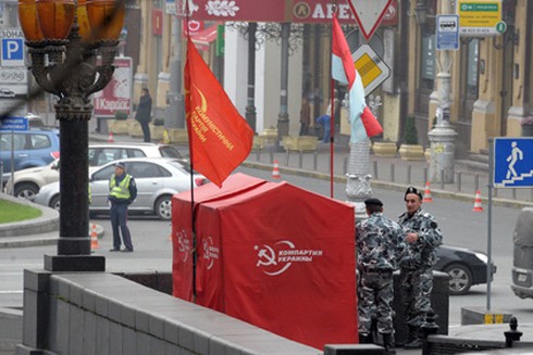 Ukraine cấm Đảng Cộng sản tham gia các cuộc bầu cử - ảnh 1