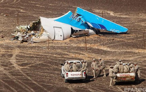 Vụ máy bay Nga rơi: Nhân viên bốc dỡ đã chuyển một vali lạ lên máy bay - ảnh 1