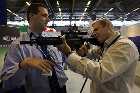 Năm 2015 Pháp xuất khẩu vũ khí đạt mức kỷ lục 16 tỷ Euro - ảnh 1