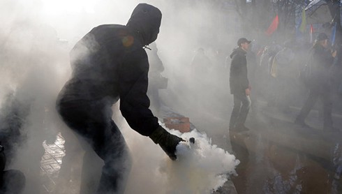 Tổng thống Poroshenko thừa nhận đánh mất ảnh hưởng khi phong tỏa Donbass - ảnh 1