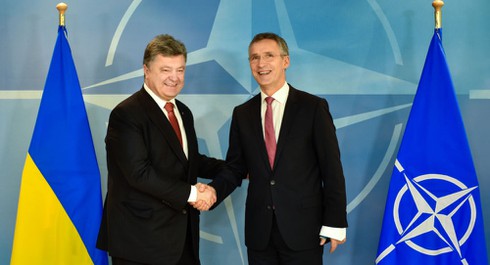 Cáo buộc Nga phá hoại nội bộ Ukraine, Poroshenko mong muốn gặp ông Trump - ảnh 1