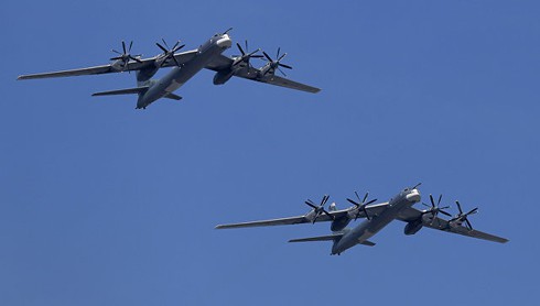 Mỹ điều F-22 đánh chặn máy bay ném bom Tu-95 của Nga - ảnh 1