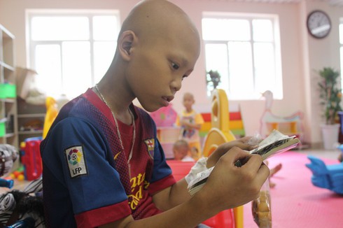 Bệnh nhi ung thư: Mong quà trung thu là thuốc chữa khỏi bệnh - ảnh 11