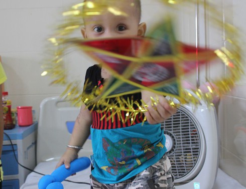 Bệnh nhi ung thư: Mong quà trung thu là thuốc chữa khỏi bệnh - ảnh 9