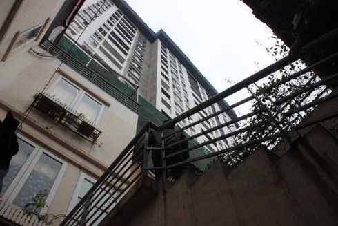 Cưỡng chế nhà 8B Lê Trực: Người mua mòn mỏi chờ giao nhà - ảnh 4