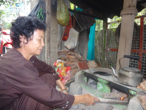 Chuyện về dì Hai Hiểu 15 năm pha trà phục vụ miễn phí người nghèo - ảnh 1