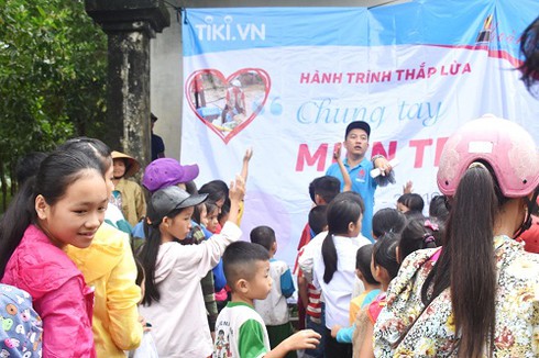 Chung Tay miền Trung – Tiki lặn lội về vùng rốn lũ - ảnh 6