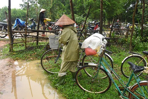 Chung Tay miền Trung – Tiki lặn lội về vùng rốn lũ - ảnh 8