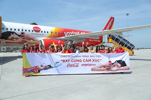“Bay cùng cảm xúc - Uống cùng cảm xúc” với Vietjet & Coca-Cola - ảnh 4