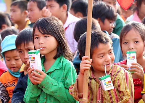 Vinamilk tiên phong mang chương trình sữa học đường đến với trẻ em Đắk Nông - ảnh 4