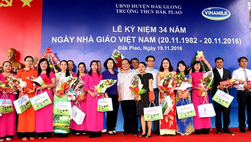Vinamilk tiên phong mang chương trình sữa học đường đến với trẻ em Đắk Nông - ảnh 10