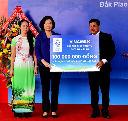Vinamilk tiên phong mang chương trình sữa học đường đến với trẻ em Đắk Nông - ảnh 11