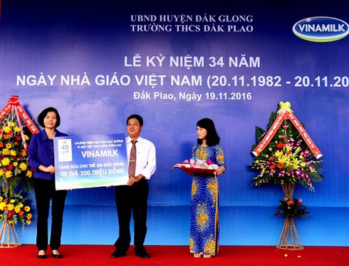 Vinamilk tiên phong mang chương trình sữa học đường đến với trẻ em Đắk Nông - ảnh 12