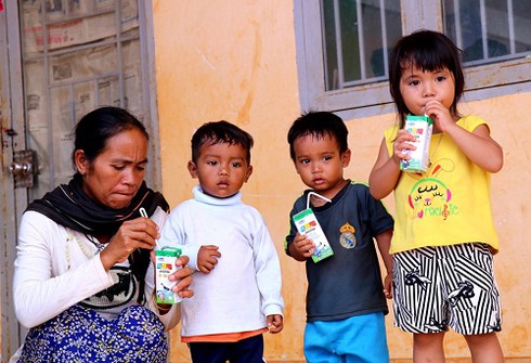 Vinamilk tiên phong mang chương trình sữa học đường đến với trẻ em Đắk Nông - ảnh 13