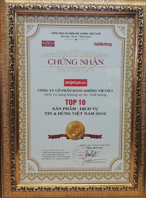 Vietjet được vinh danh “Dịch vụ hàng không uy tín chất lượng 2016” - ảnh 1