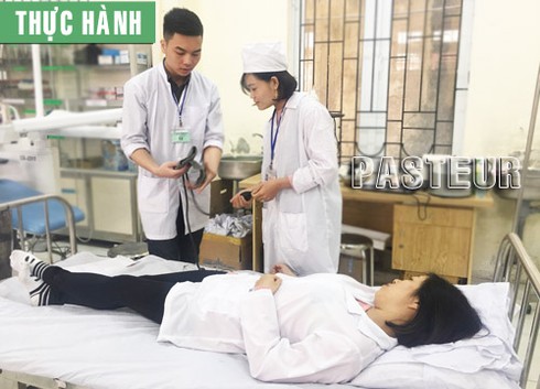Bác sĩ giỏi chưa chắc đã là bác sĩ giàu? - ảnh 1