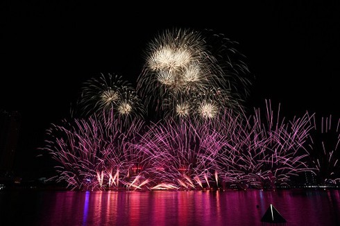 3 đội Anh, Úc, Ý tranh tài đêm chung kết pháo hoa DIFF 2017 - ảnh 1