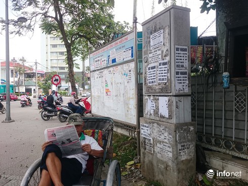 Quảng cáo, rao vặt, tờ rơi… bủa vây Cố đô Huế - ảnh 1