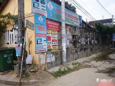 Quảng cáo, rao vặt, tờ rơi… bủa vây Cố đô Huế - ảnh 3