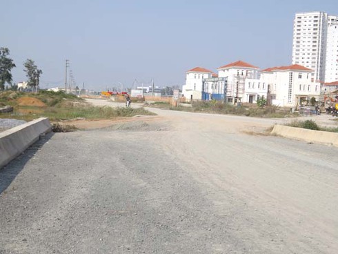 Dang dở những cầu vượt đại lộ Thăng Long - ảnh 4