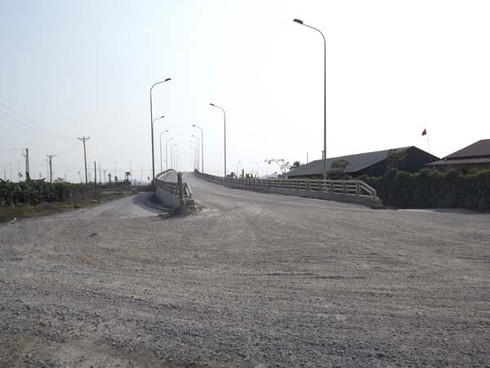 Dang dở những cầu vượt đại lộ Thăng Long - ảnh 5