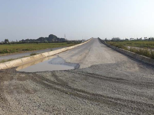 Dang dở những cầu vượt đại lộ Thăng Long - ảnh 7