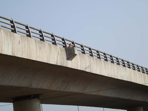 Dang dở những cầu vượt đại lộ Thăng Long - ảnh 8