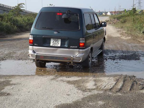 Dang dở những cầu vượt đại lộ Thăng Long - ảnh 9