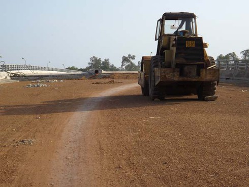 Dang dở những cầu vượt đại lộ Thăng Long - ảnh 11