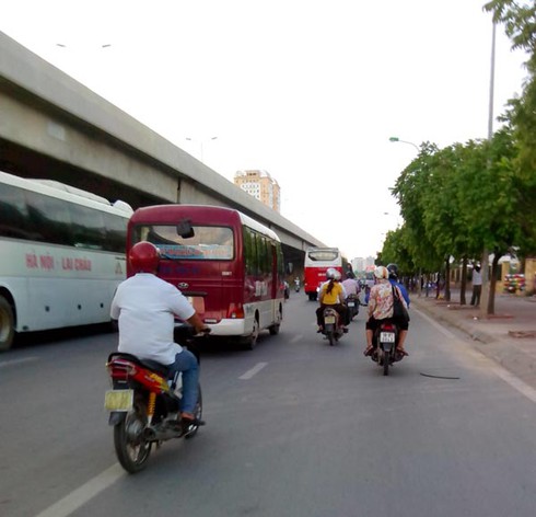 Hà Nội: Hơn 100 xe ô tô chạy dưới tốc độ tối thiểu bị xử lý - ảnh 1