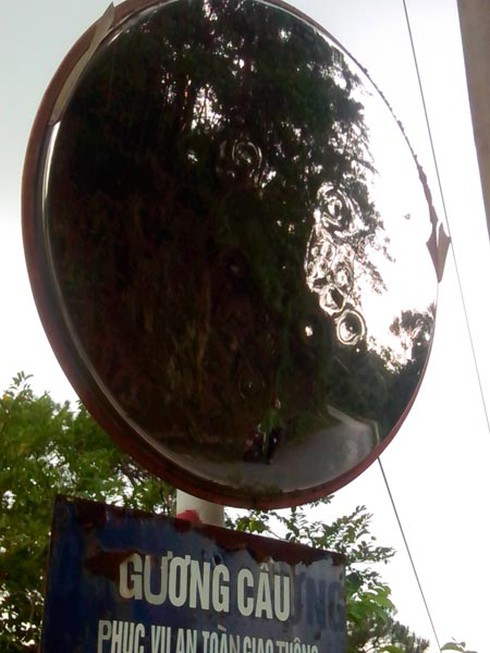 Gương cầu đường lên Tam Đảo bị phá hoại nghiêm trọng - ảnh 4