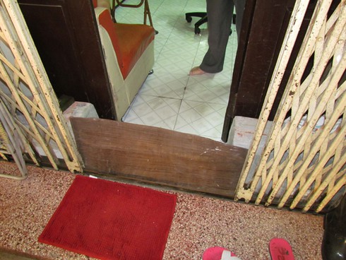 Giữa Thủ đô, mưa rào là... lụt - ảnh 2