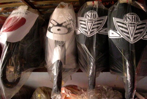 Bán siêu xe, tàu vũ trụ cho... người âm - ảnh 3