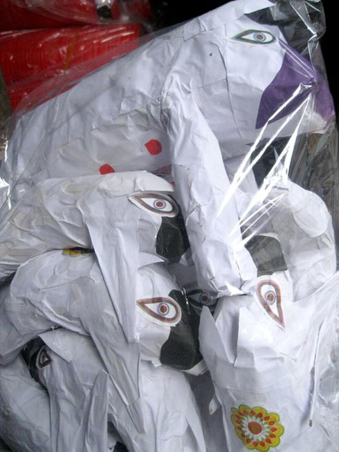 Bán siêu xe, tàu vũ trụ cho... người âm - ảnh 12