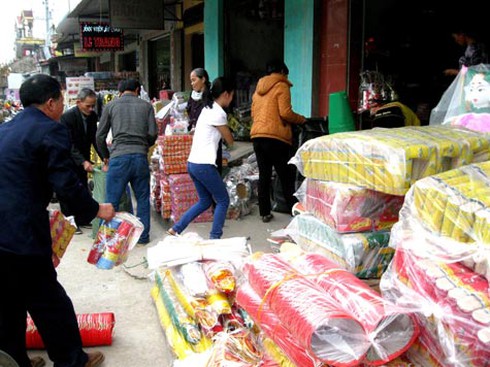 Bán siêu xe, tàu vũ trụ cho... người âm - ảnh 1