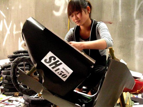 Bán siêu xe, tàu vũ trụ cho... người âm - ảnh 2